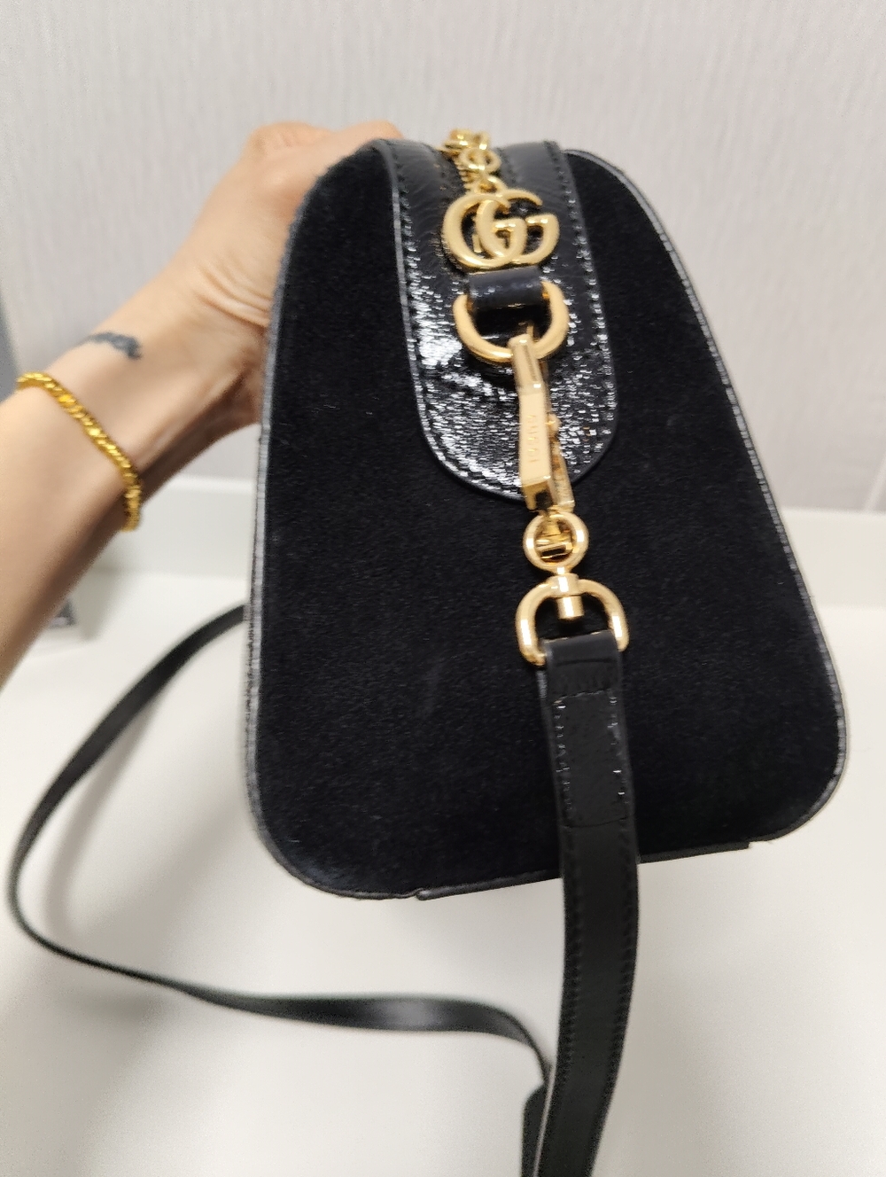 Gucci Black Velvet Top Handle Satchel with Green-Red Stripe - Picture 3 of 9